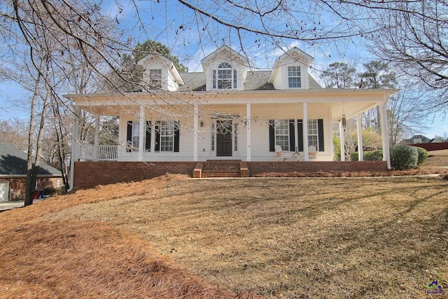 view of front facade featuring a porch and a front yard