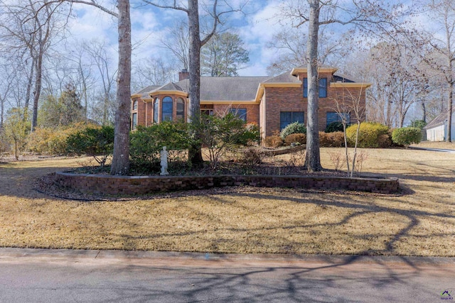 view of front of house with a front lawn