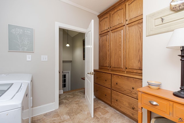 laundry area with cabinets, crown molding, and independent washer and dryer