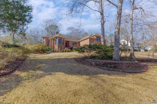 single story home with a front lawn