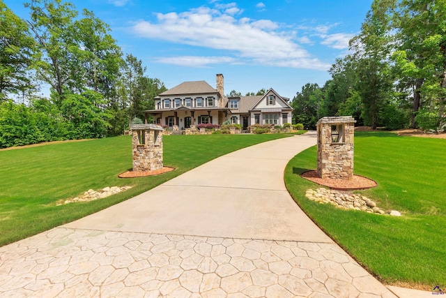 view of front of home featuring a porch and a front yard