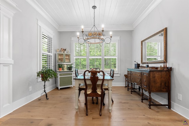 dining area featuring a notable chandelier, ornamental molding, and light hardwood / wood-style floors