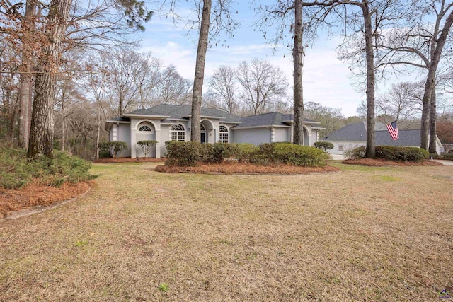 single story home with a front yard