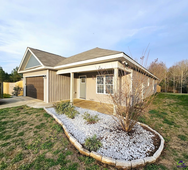 ranch-style home featuring a garage