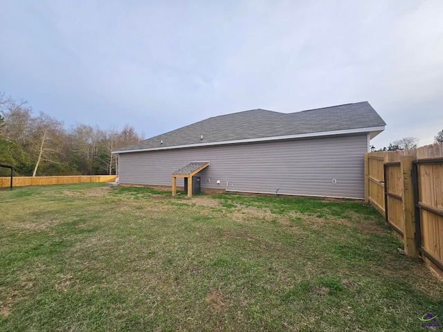 back of house featuring a yard