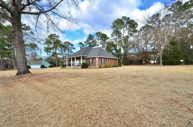 view of front of home with covered porch and a front lawn