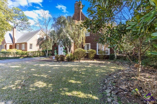 exterior space featuring a front yard