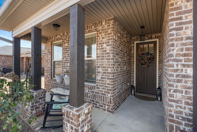 entrance to property featuring a porch