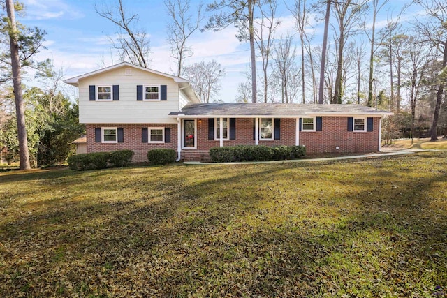 tri-level home featuring a front lawn