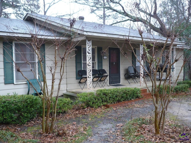 view of front facade featuring covered porch