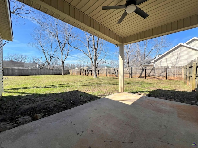 view of patio with a fenced backyard and ceiling fan