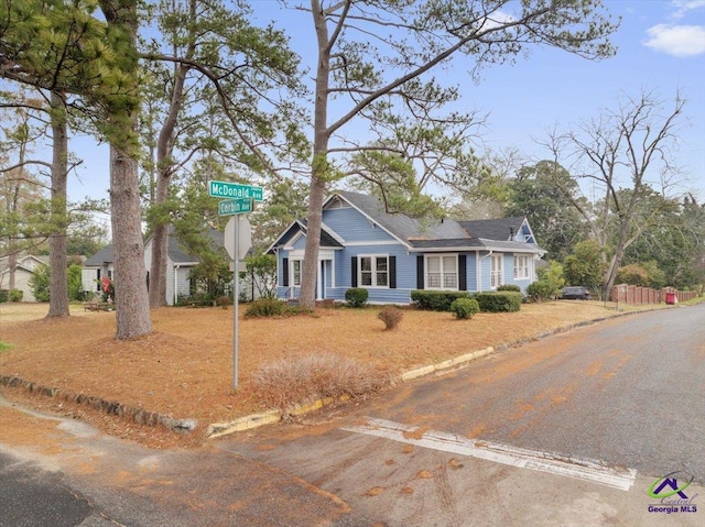 view of front of property