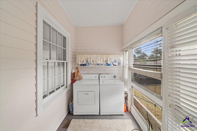 laundry room with visible vents, crown molding, and separate washer and dryer