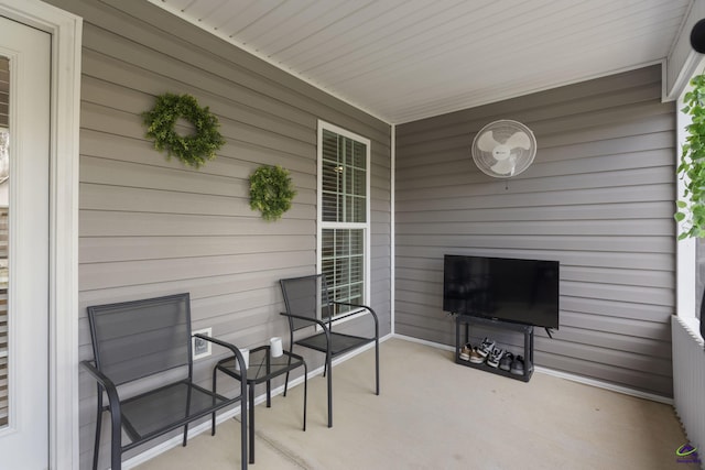 view of patio / terrace with covered porch