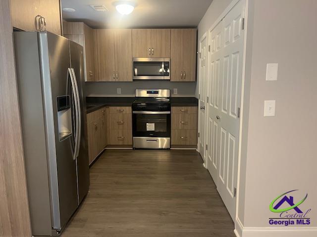 324 Jefferson Park Dr, Macon, GA 31220 - kitchen featuring appliances with stainless steel finishes, dark countertops, visible vents, and dark wood finished floors