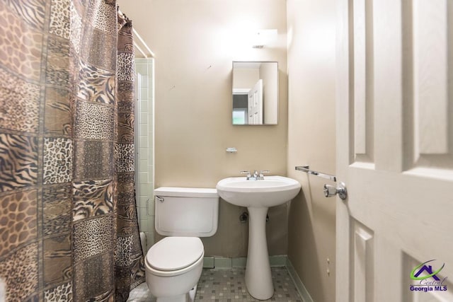 3271 Commodore Dr, Macon, GA 31211 - bathroom featuring a sink, toilet, tile patterned floors, a shower with shower curtain, and baseboards