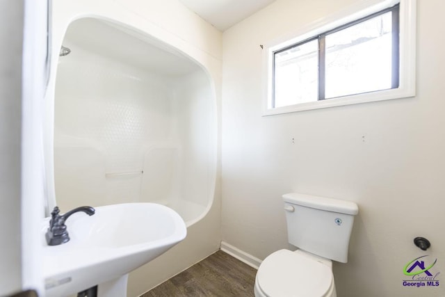 3271 Commodore Dr, Macon, GA 31211 - full bathroom featuring toilet, baseboards, a sink, and wood finished floors