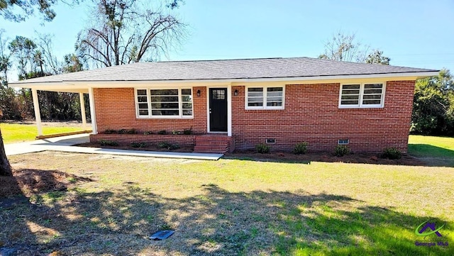 view of front of home with brick siding, roof with shingles, crawl space, a carport, and a front yard