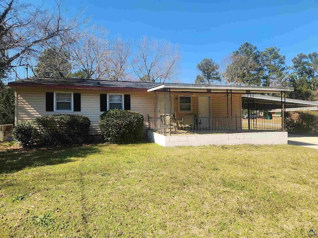 single story home featuring a front yard