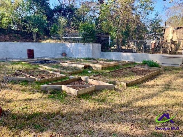view of yard with fence and a vegetable garden