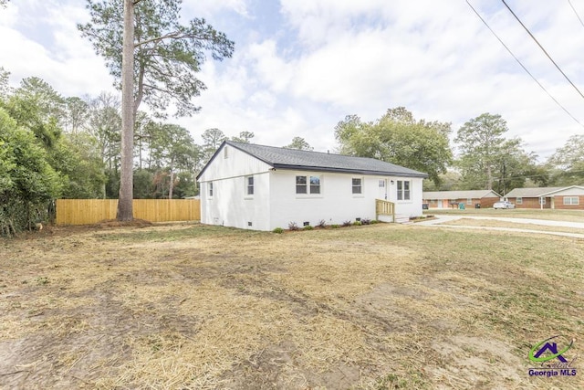 view of front of house with a front yard, crawl space, fence, and entry steps