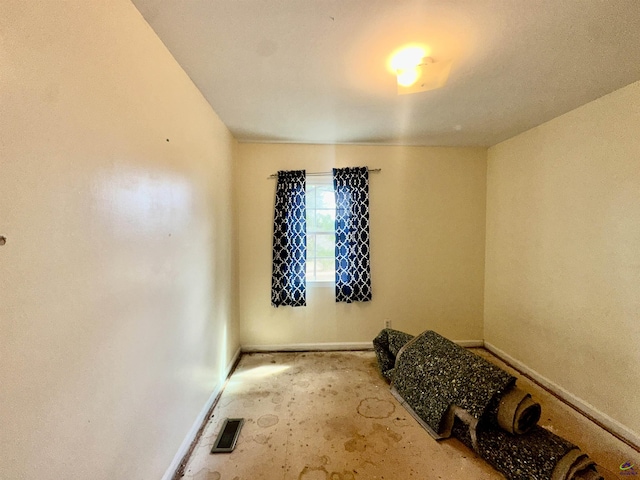 unfurnished room with visible vents and baseboards