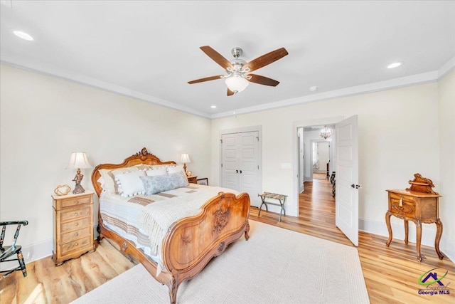 bedroom with ceiling fan, recessed lighting, light wood-type flooring, and crown molding