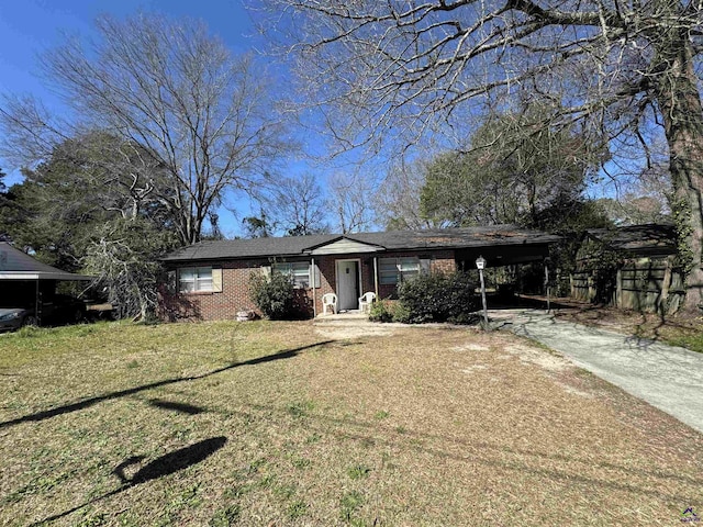 view of front of property featuring a front yard and brick siding