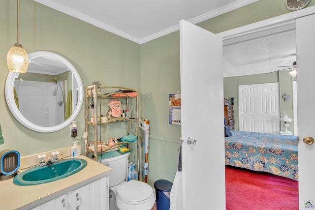 full bath featuring connected bathroom, toilet, a ceiling fan, vanity, and crown molding