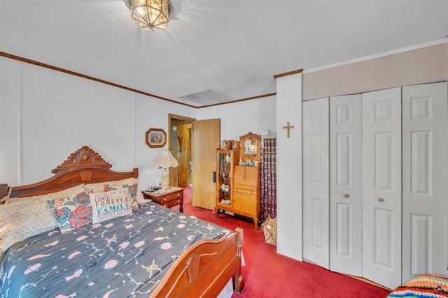 bedroom with a textured ceiling, carpet flooring, visible vents, ornamental molding, and a closet