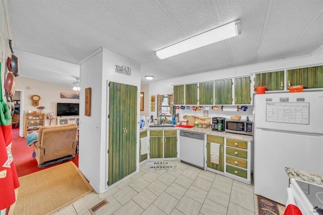 kitchen featuring light countertops, visible vents, a sink, ceiling fan, and white appliances