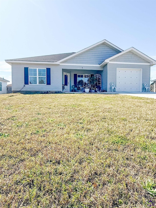 ranch-style house featuring a front lawn