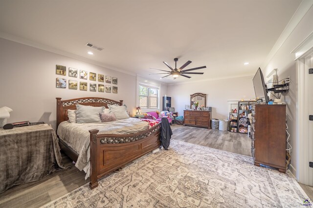 bedroom with recessed lighting, visible vents, a ceiling fan, ornamental molding, and light wood finished floors