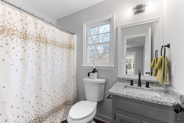 bathroom featuring a shower with shower curtain, a textured ceiling, toilet, and vanity
