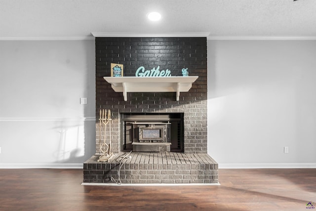 details featuring crown molding, baseboards, and wood finished floors