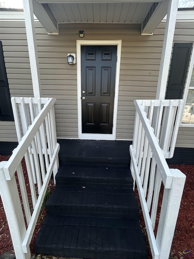 doorway to property with covered porch