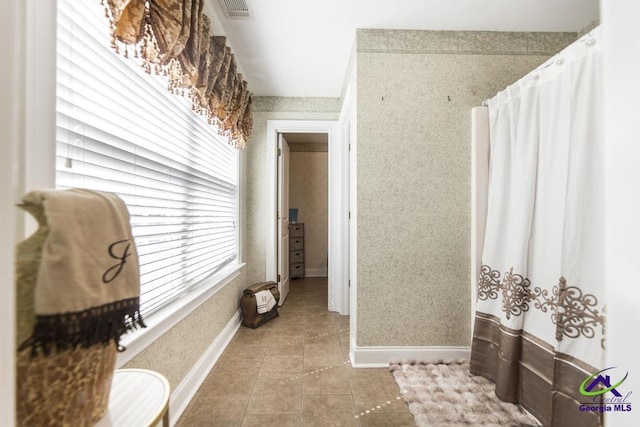 full bath with tile patterned floors, visible vents, wallpapered walls, and baseboards