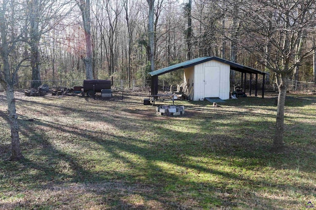 view of yard featuring a storage shed, an outdoor structure, and fence