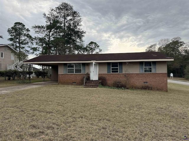 ranch-style home featuring an attached carport, a front yard, and crawl space