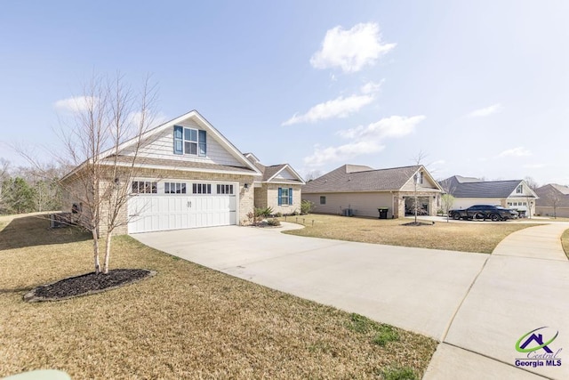 view of front facade featuring a garage, a front lawn, and driveway