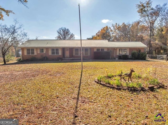 view of front of property with a front lawn