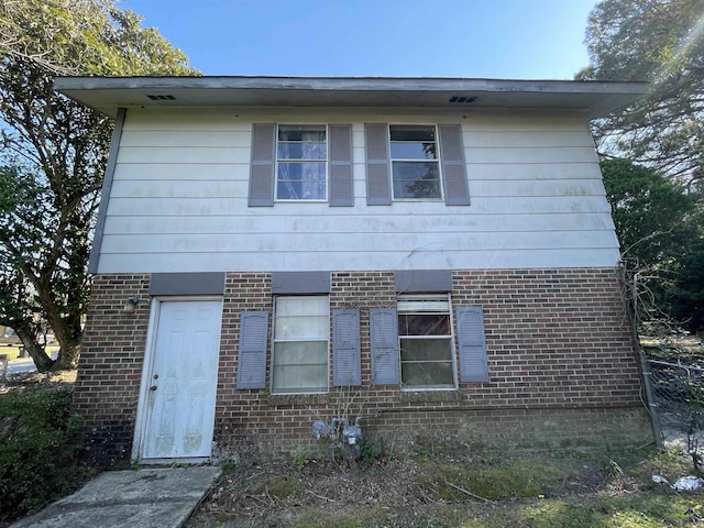 view of front of house with brick siding