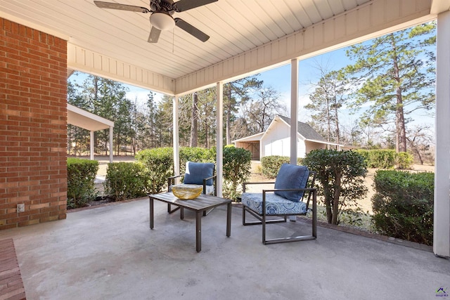 sunroom / solarium with ceiling fan