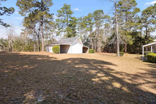 view of yard featuring an outbuilding and a detached garage