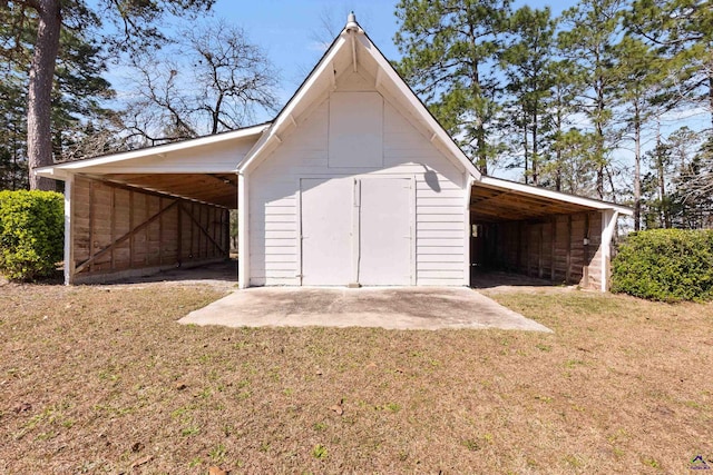 view of pole building with a lawn