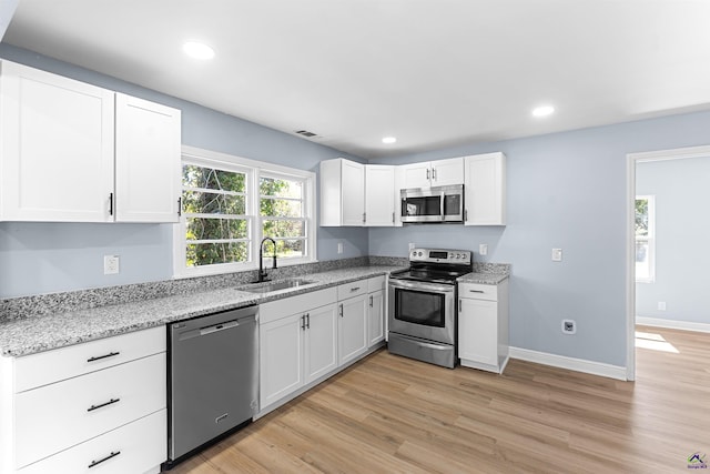 kitchen featuring a sink, light wood-style flooring, visible vents, and stainless steel appliances