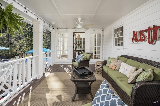 exterior space featuring an outdoor living space and a ceiling fan