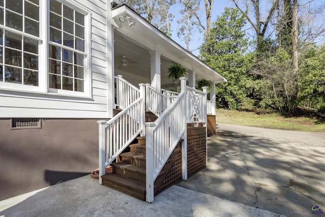 property entrance with crawl space and ceiling fan