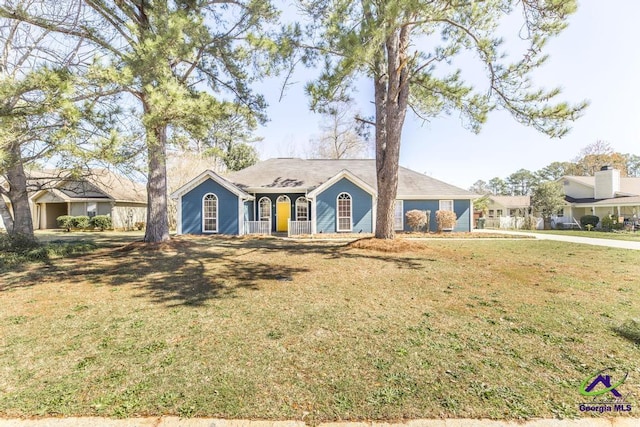 ranch-style house featuring a front lawn