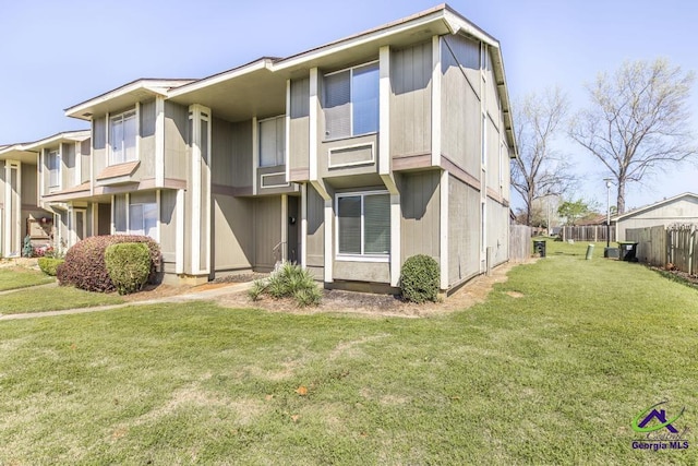 127 Stoneridge Dr, Warner Robins, GA 31088 - exterior space featuring a lawn and fence